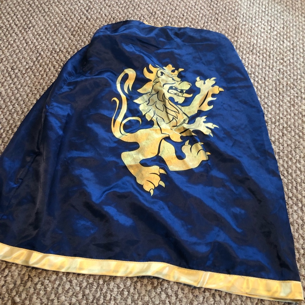 Dress UP - King’s Cape